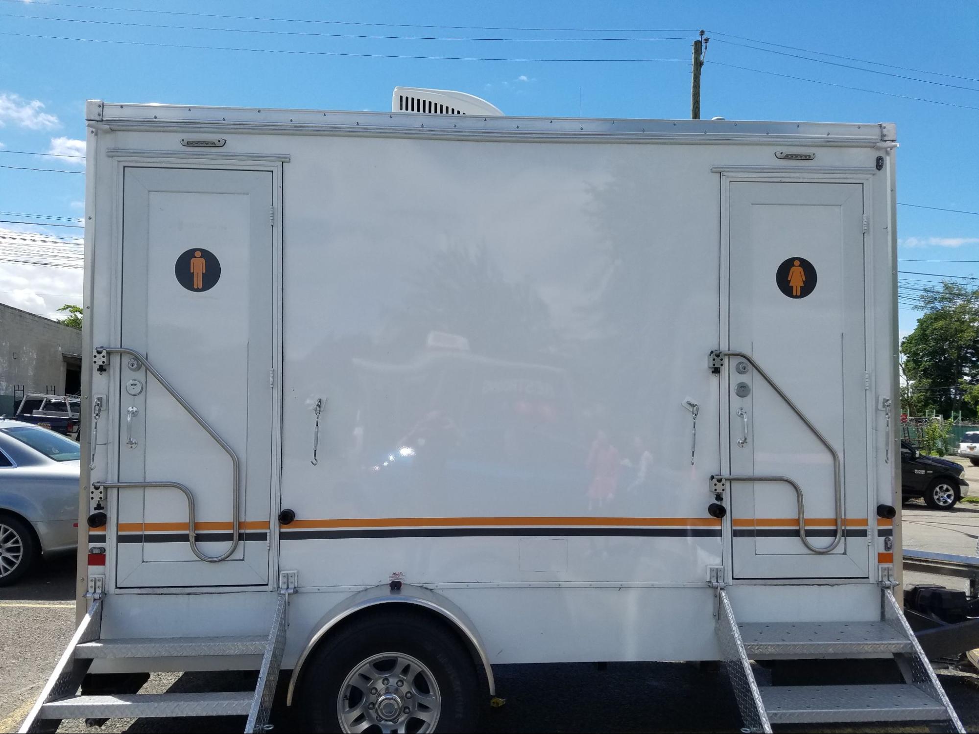 luxury bathroom trailer