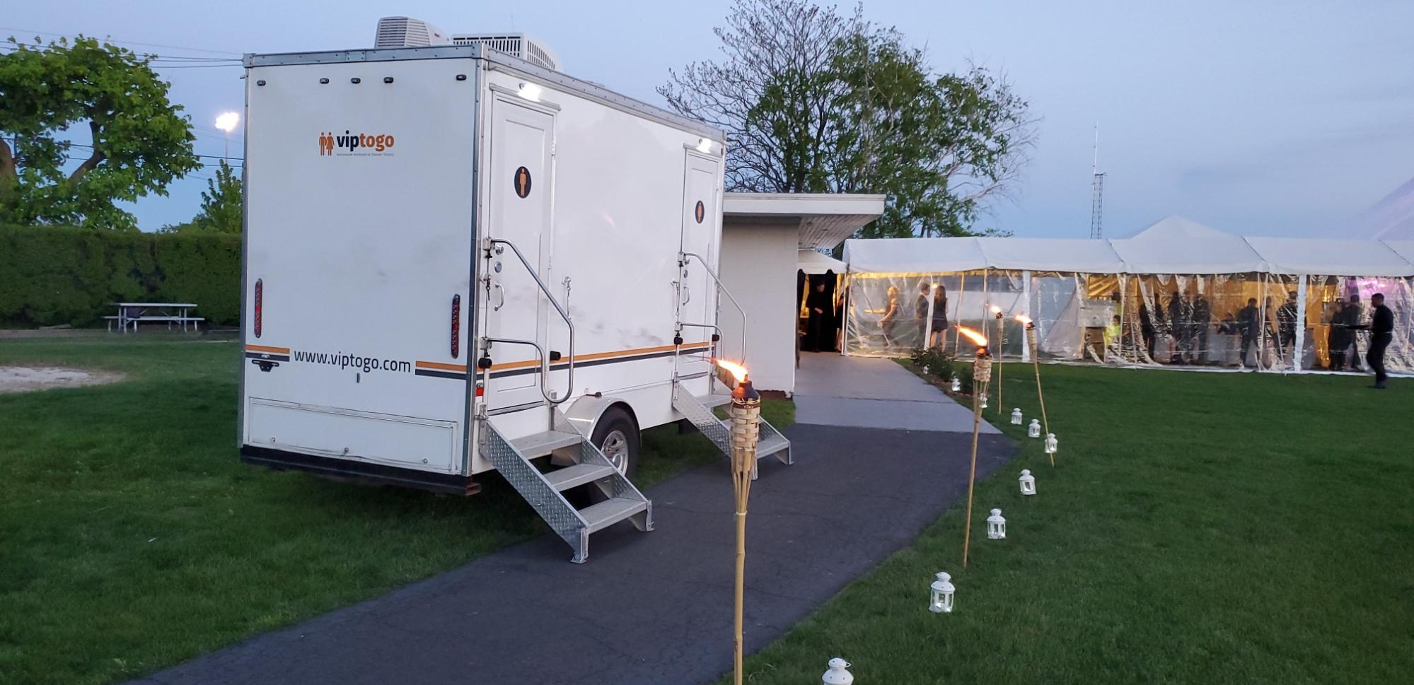 luxury bathroom rental at outdoor event