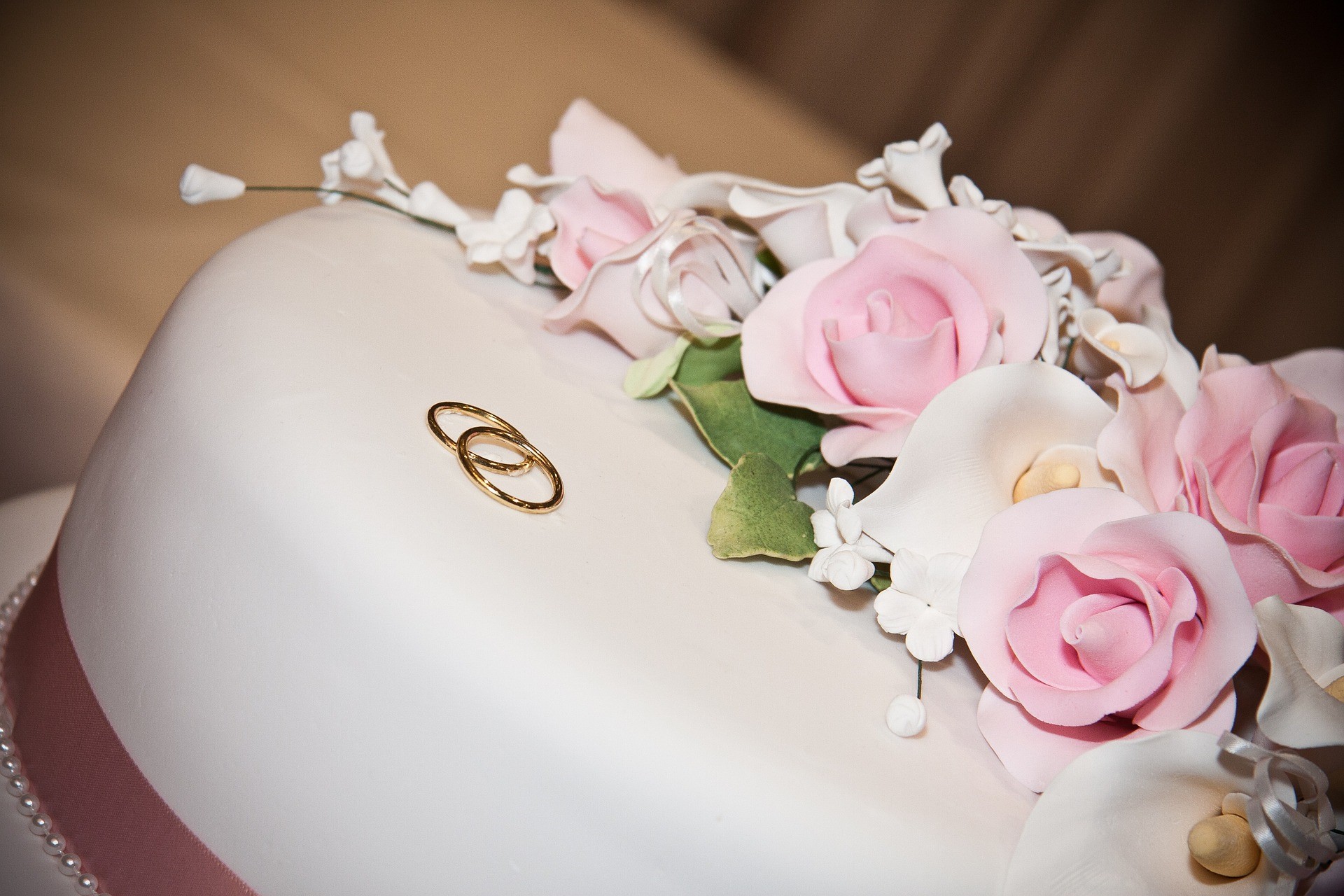 fancy cake to celebrate engagement