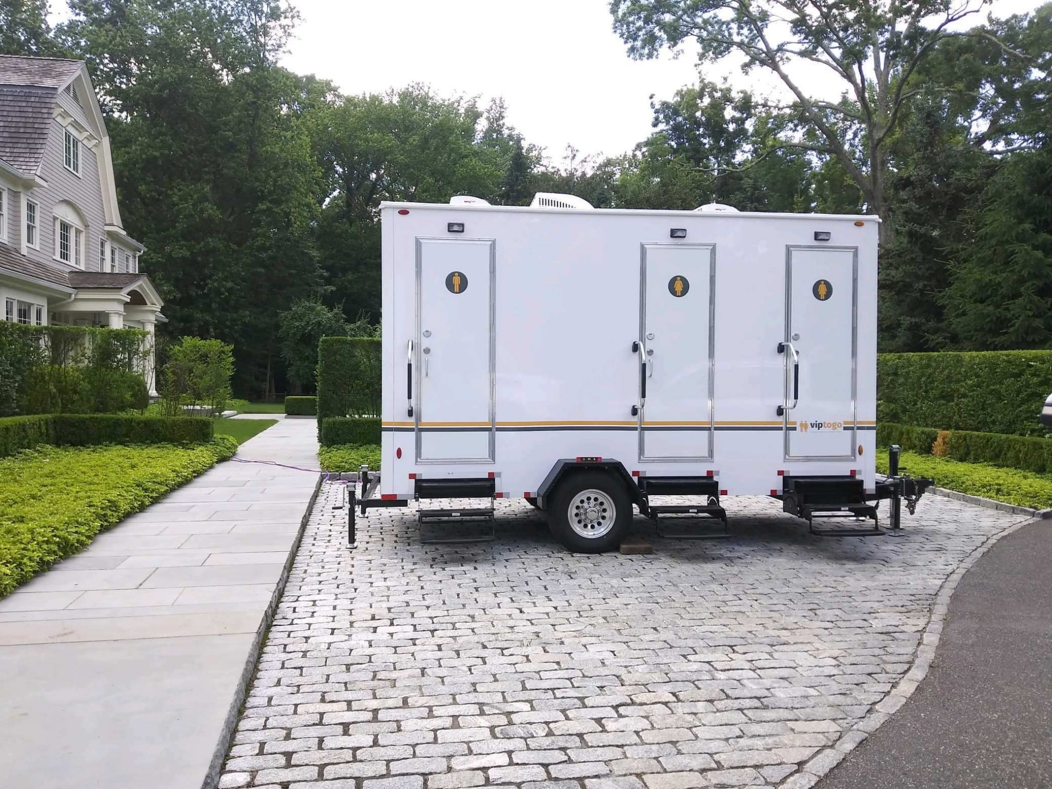 restroom trailer for party