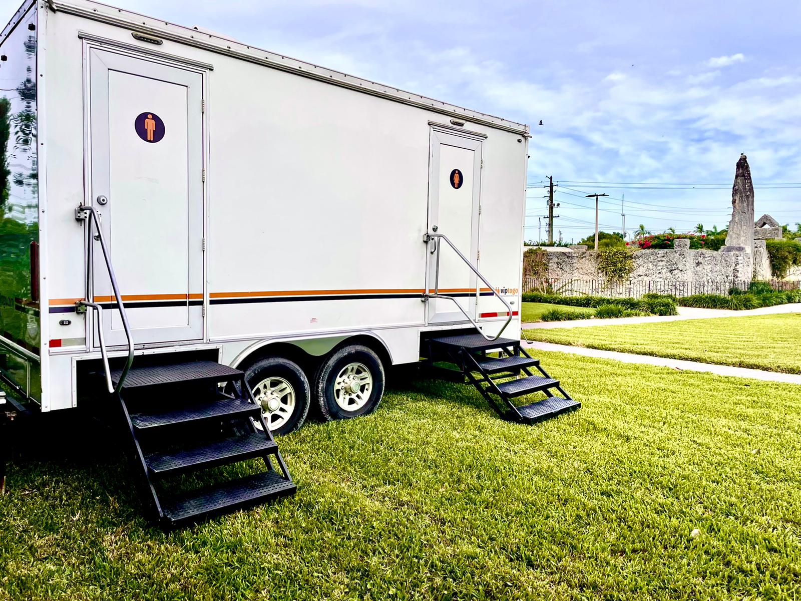 portable restrooms for weddings